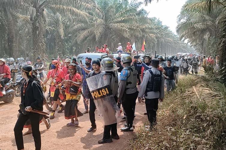 konflik lahan masyarakat dengan perusahaan